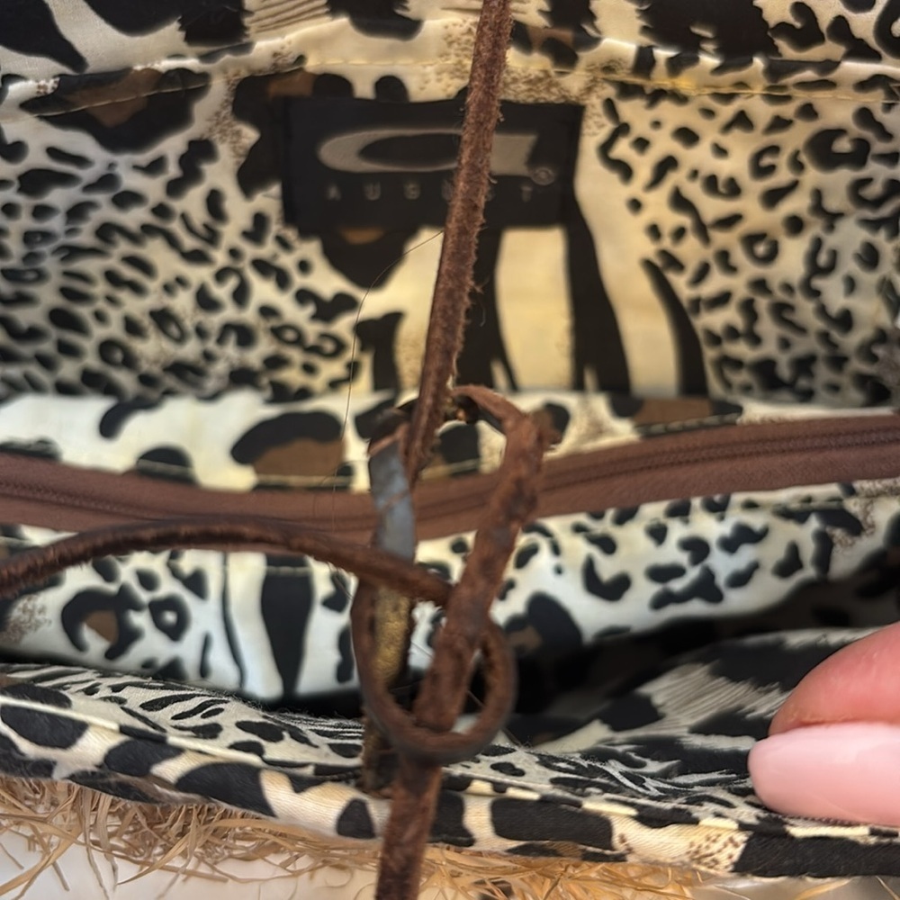 AUGUST BRAND..STRAW BAG HAS STRAW FRINGE ACCENT ANIMAL PRINT CLOTH INTERIOR 🤎 - Picture 5 of 9